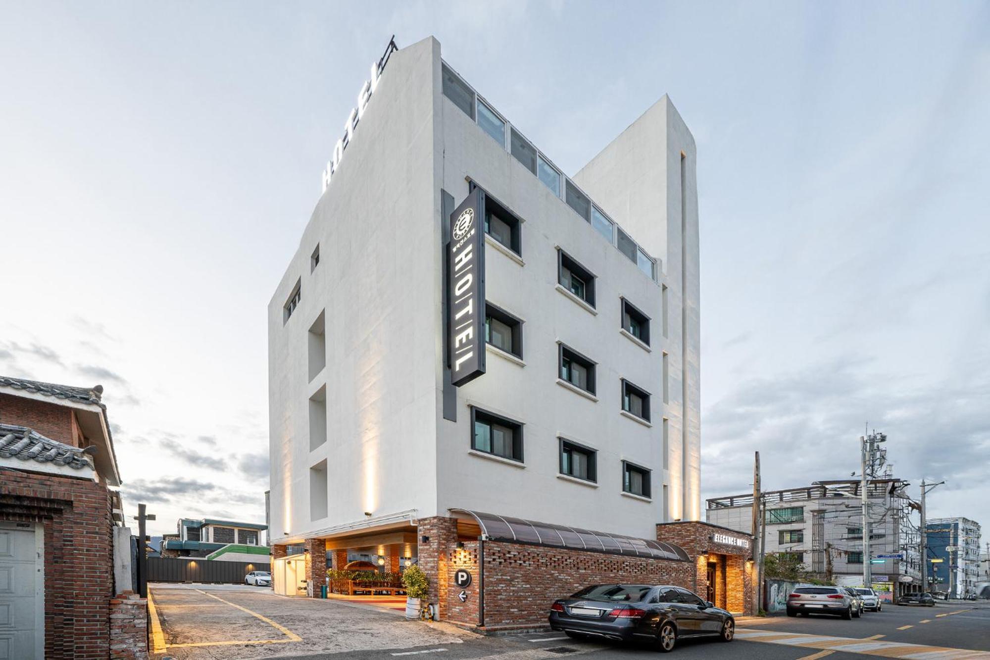 Elegance Hotel Hwangridan Gyeongju Exterior photo